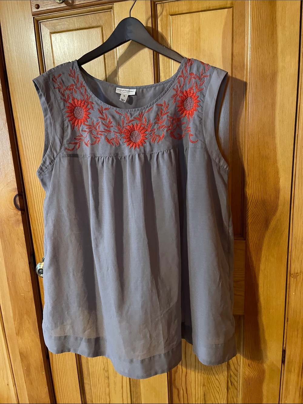 Liz Lange Maternity top grey sleeveless orange embroidered detail size XL